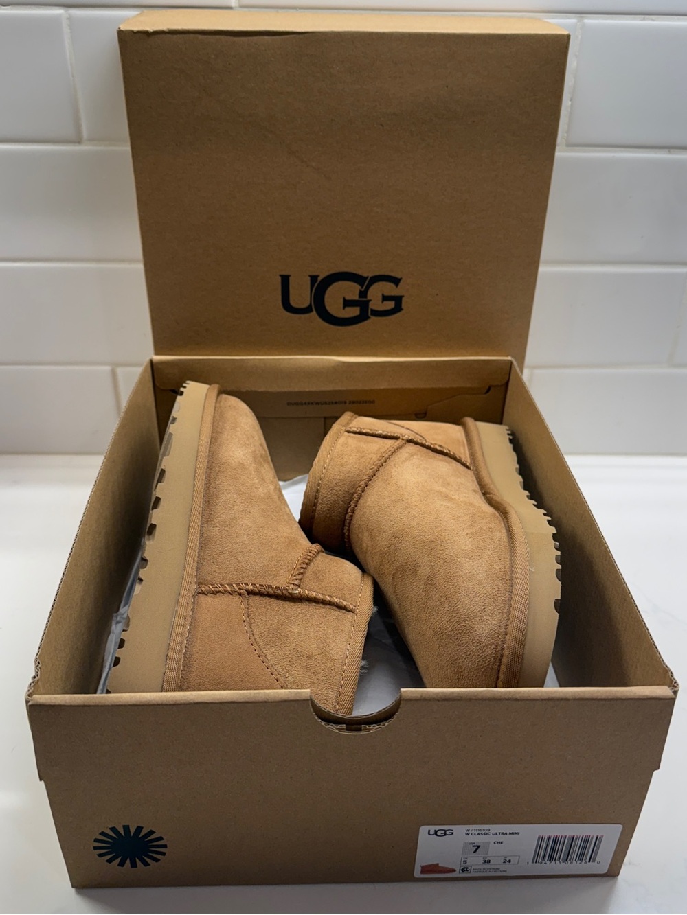 UGG Mini Boot in Chestnut Suede size 7